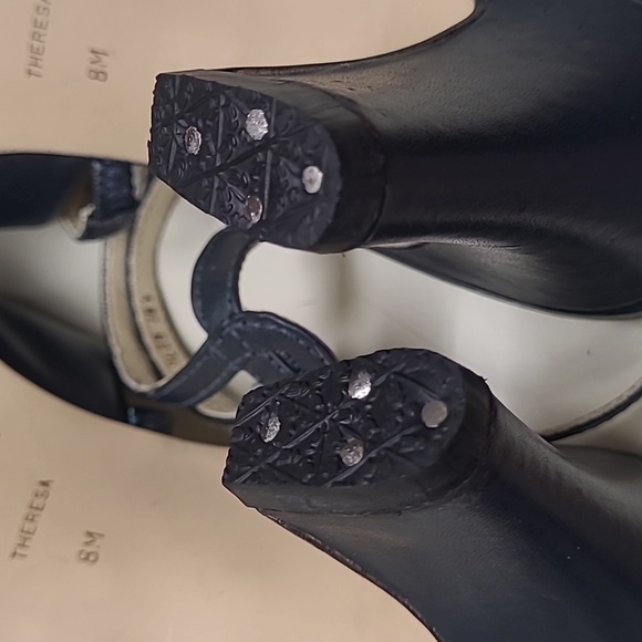 DOLCIS Navy Heels - Picture 6 of 9